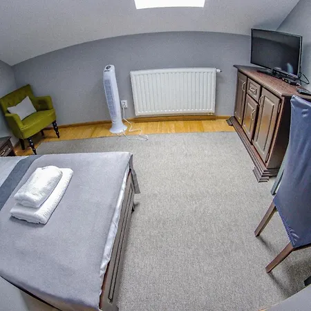 Restauracja Ostoja לינה וארוחת בוקר