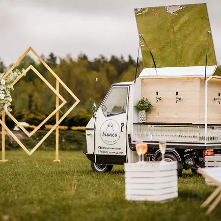 Restauracja Ostoja לינה וארוחת בוקר Wieniawa